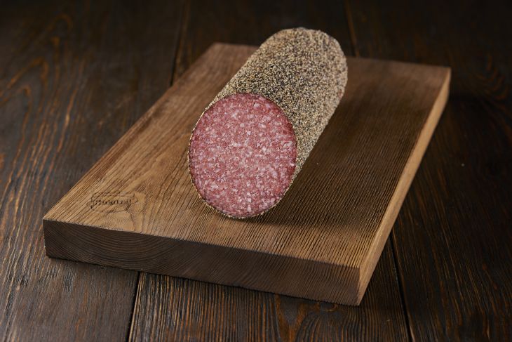Haussalami im Pfeffermantel